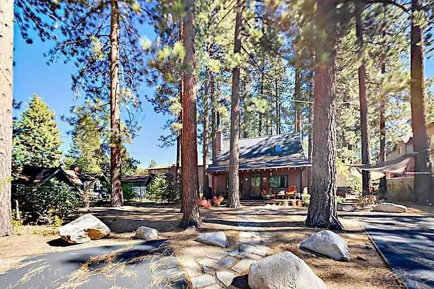 3988 Manzanita Avenue Cabin 南太浩湖 0*,  美国